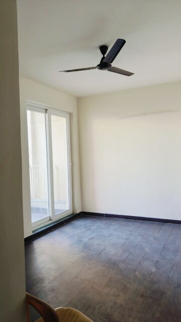 Room in 2 BHK Apartment at BPTP Discovery Park, Sector 80 – for Rent