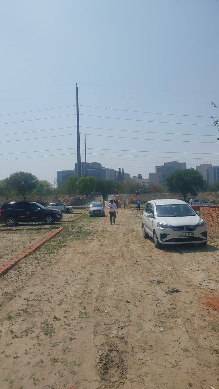 undefined, sector 82  100 Sq.Yd. Plot In Sector 82 Noida 8355283