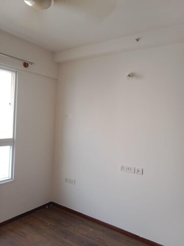Room in 2 BHK Apartment at Godrej Aqua, International Airport Road – for Rent
