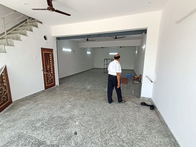  Parking, civil lines Commercial Office Space 2500 Sq.Ft. In Civil Lines Allahabad 8355294