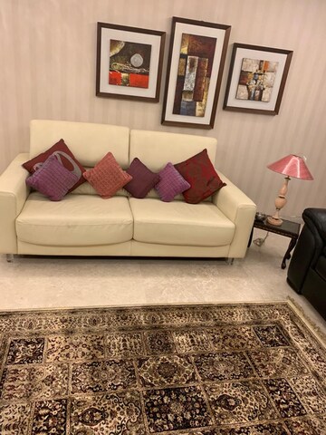 Living Room in 4 BHK Apartment at DLF The Belaire, Sector 54 – for Rent