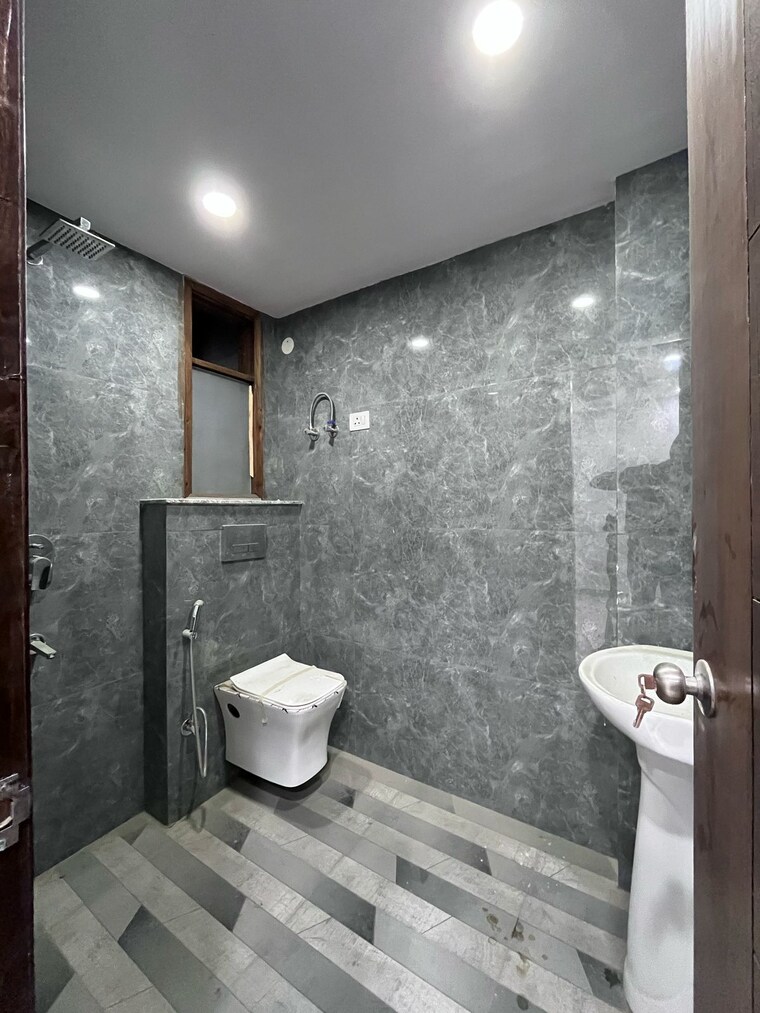 Bathroom, chattarpur 2 Bedroom 600 Sq.Ft. Builder Floor In Chattarpur Delhi 8355343
