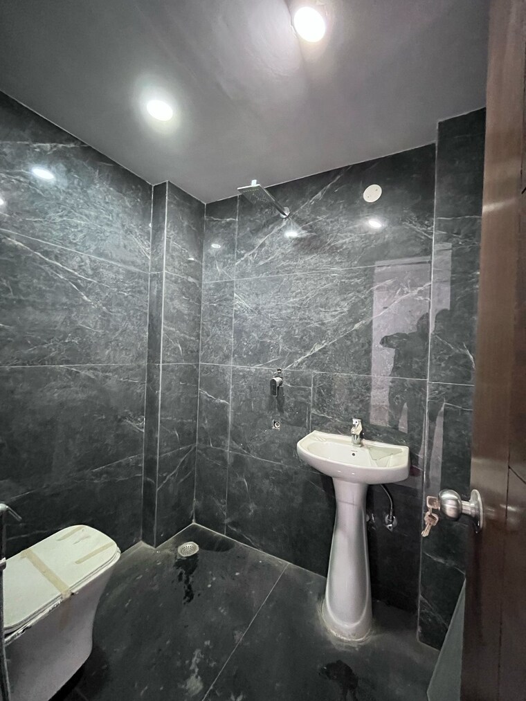 Bathroom, chattarpur 2 Bedroom 600 Sq.Ft. Builder Floor In Chattarpur Delhi 8355343