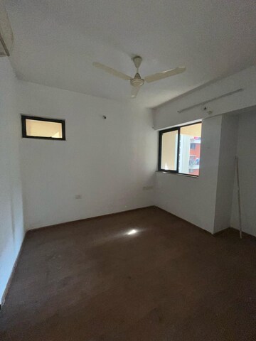 Room in 1.5 BHK Apartment at Lodha Lakeshore Greens, Dombivli East – for Rent