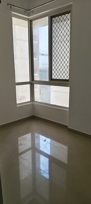 Room in 2.5 BHK Apartment at Prateek Grand Carnesia, Siddharth Vihar – for Rent
