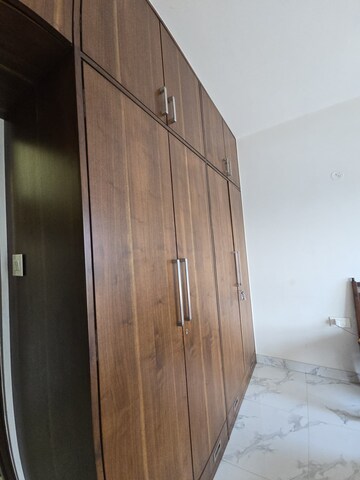 Furnished Amenities in 2 BHK Apartment at Raheja Ridgewood, Goregaon East – for Rent