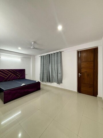 Bedroom in 3 BHK Builder Floor at Uday Arden 45, Sector 45 – for Rent