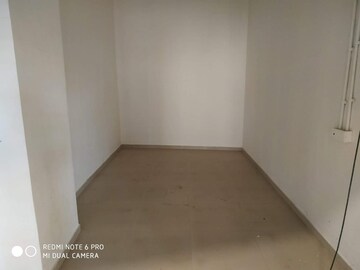 Room in  Office Space at Rustomjee Eaze Zone Mall, Malad West – for Sale