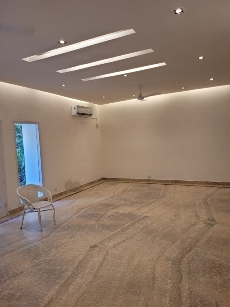 Room, maharani bagh 5 Bedroom 1800 Sq.Ft. Independent House In Maharani Bagh Delhi 8355426