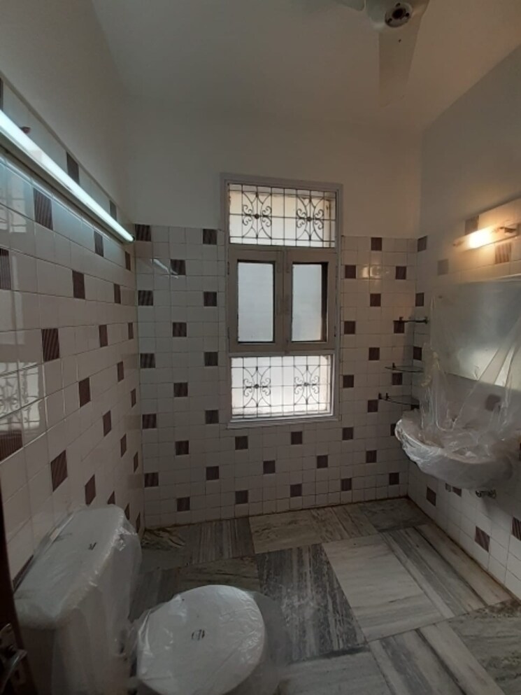 Bathroom, maharani bagh 5 Bedroom 1800 Sq.Ft. Independent House In Maharani Bagh Delhi 8355426