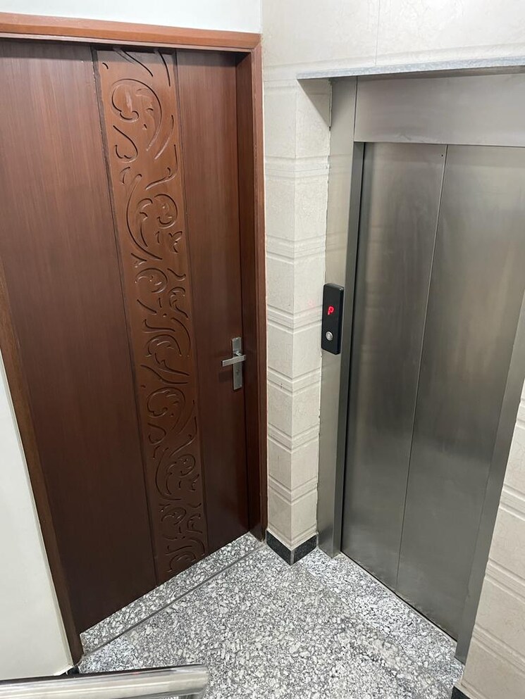 Bathroom, hauz khas 3 Bedroom 300 Sq.Yd. Builder Floor In Hauz Khas Delhi 8355406