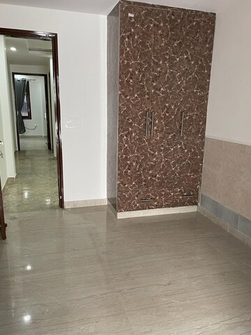 Room in 3 BHK Builder Floor at Hauz Khas – for Rent