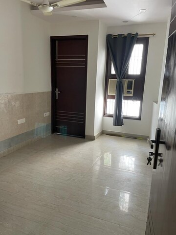 Room in 3 BHK Builder Floor at Hauz Khas – for Rent