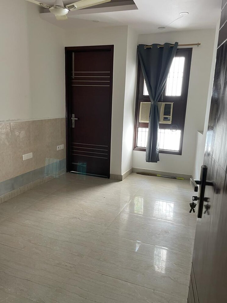 Room, hauz khas 3 Bedroom 300 Sq.Yd. Builder Floor In Hauz Khas Delhi 8355406