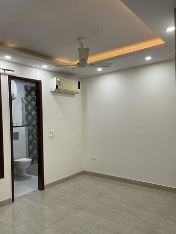 Room in 3 BHK Builder Floor at Hauz Khas – for Rent