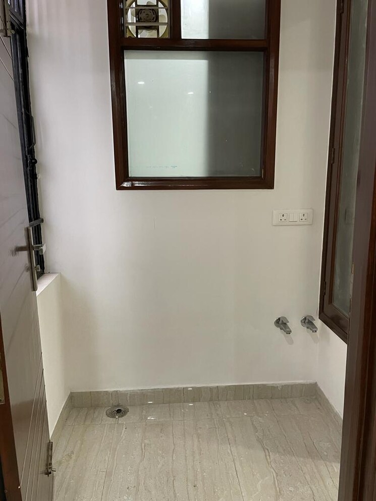Bathroom, hauz khas 3 Bedroom 300 Sq.Yd. Builder Floor In Hauz Khas Delhi 8355406