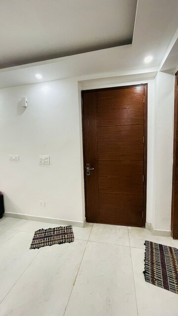 Room in 3 BHK Builder Floor at Tughlakabad Extension – for Rent
