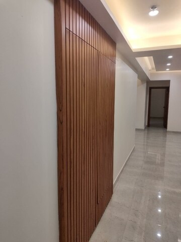 Building Lobby in 3 BHK Apartment at ATS Le Grandiose, Sector 150 – for Rent