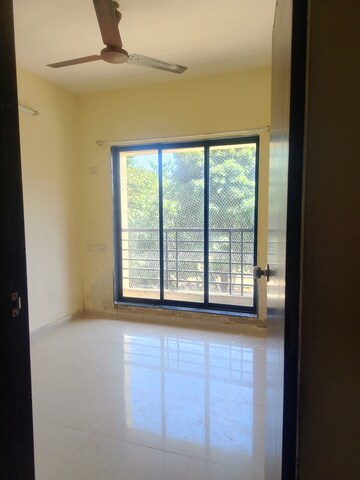 Room in 1 BHK Apartment at Navkar Building, Nalasopara West – for Rent