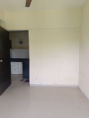 Room in 1 BHK Apartment at Navkar Building, Nalasopara West – for Rent