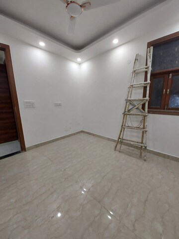 Room in 2 BHK Builder Floor at Khirki Extension – for Rent