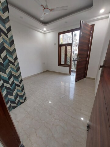 Room in 2 BHK Builder Floor at Khirki Extension – for Rent