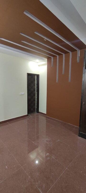 Room in 4 BHK Apartment at Gaur Atulyam, Omicron I Greater Noida – for Rent