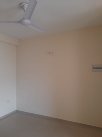 Room in 2 BHK Apartment at Pyramid Elite, Sector 86 – for Rent