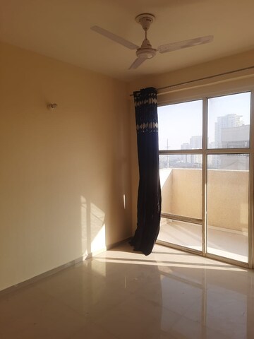 2 BHK Apartment For Rent in Pyramid Elite, Sector 86