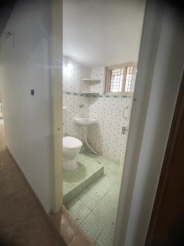 Bathroom in 2 BHK Villa at Frazer Town – for Rent