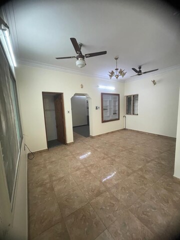 Room in 2 BHK Villa at Frazer Town – for Rent