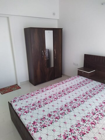 Bedroom in 2 BHK Apartment at Amanora Gold Towers, Amanora Park Town – for Rent