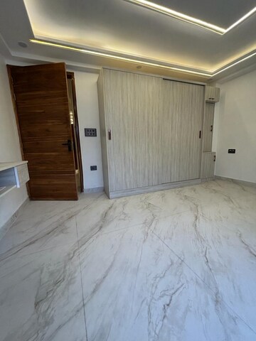 Room in 4 BHK Apartment at Sector 14 Dwarka – for Sale