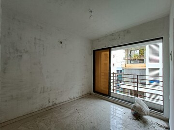 Room in 2 BHK Apartment at Seawoods – for Rent