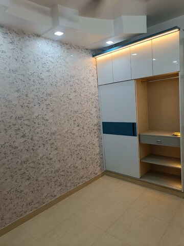Room in 4 BHK Apartment at Migsun Ultimo, Omicron Iii Greater Noida – for Rent