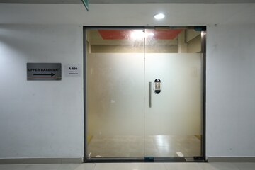 Room in  Showroom at Borivali East – for Rent