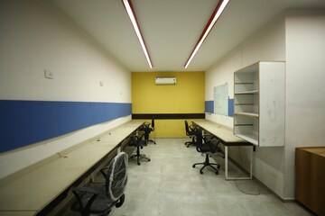 Team Area in  Showroom at Borivali East – for Rent