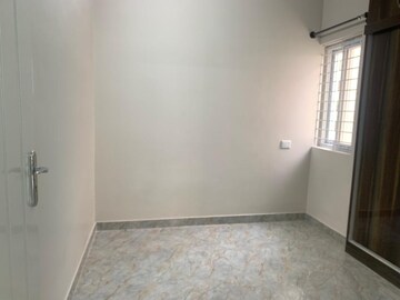 Room in 2 BHK Apartment at Hsr Layout – for Rent