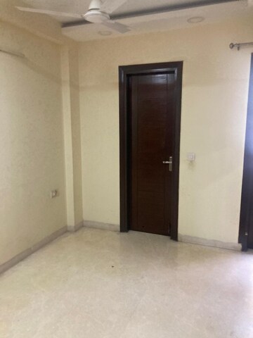 Room in 1 BHK Builder Floor at Dilshad Garden – for Rent