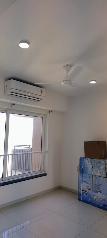 Room in 3 BHK Apartment at Shapoorji Pallonji Joyville Gurgaon, Sector 102 – for Rent