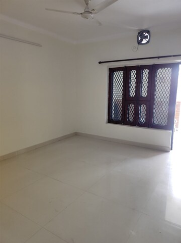Room in 4 BHK Independent House at Chiranjeev Vihar – for Sale
