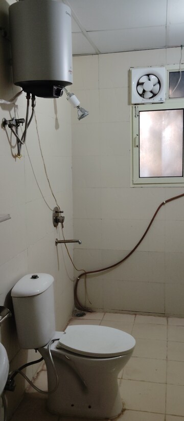 Bathroom in 5 BHK Apartment at Amrapali Sapphire Phase-II, Sector 45 – for Rent
