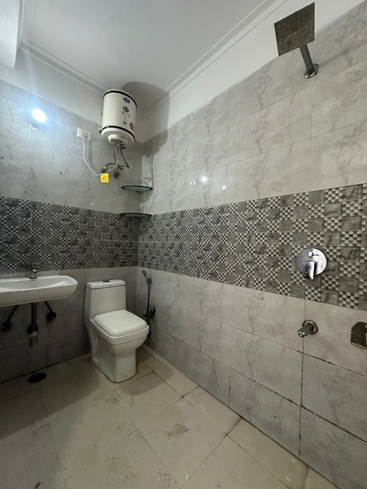 Bathroom, saket 2 Bedroom 100 Sq.Yd. Builder Floor In Saket Delhi 8356104