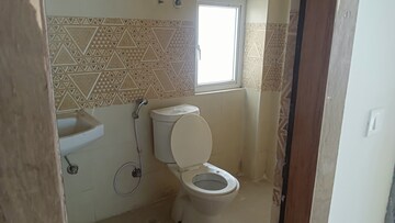 Bathroom in 2.5 BHK Apartment at Amrapali Golf Homes, Sector 4, Greater Noida – for Rent