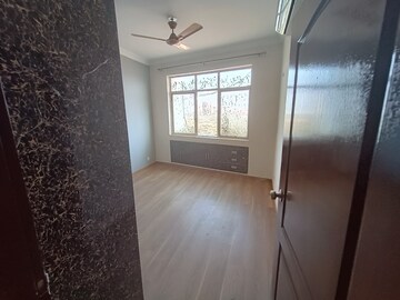 Room in 3 BHK Apartment at Raheja Atharva, Sector 109 – for Rent