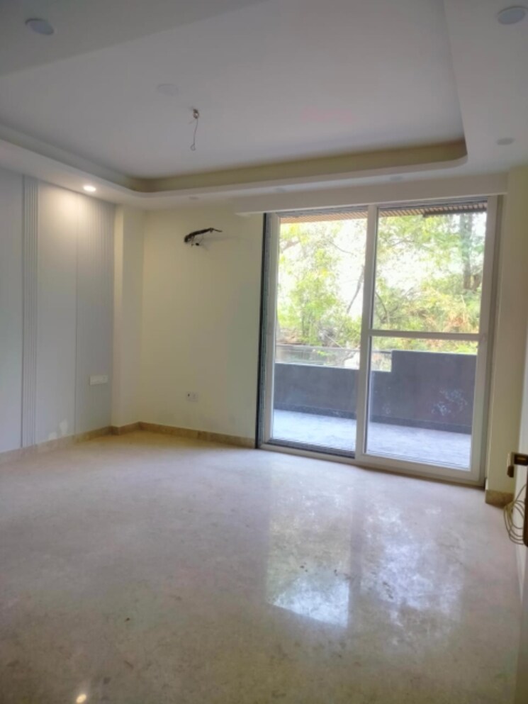 Room, sector 8 dwarka 4 Bedroom 210 Sq.Yd. Builder Floor In Sector 8, Dwarka Delhi 8356183