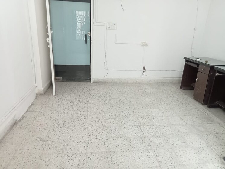  Parking, kukreja-center Commercial Office Space 288 Sq.Ft. In Cbd Belapur Sector 11 Navi Mumbai 8356391
