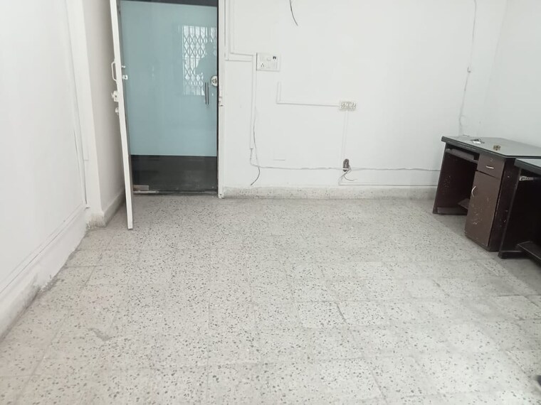  Parking, kukreja-center Commercial Office Space 288 Sq.Ft. In Cbd Belapur Sector 11 Navi Mumbai 8356391