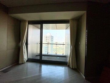 Room in 4 BHK Apartment at Lodha World One, Worli – for Rent