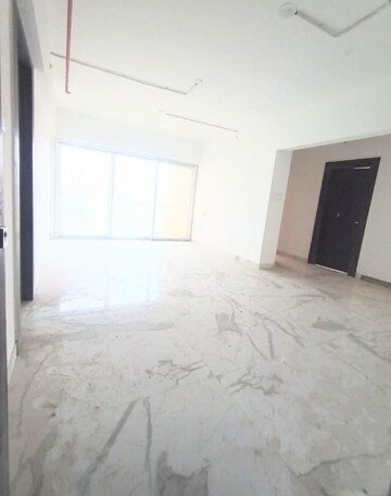 Room in 2 BHK Apartment at RNA NG Eclat, Andheri West – for Rent